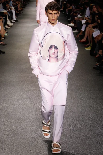 Look 10